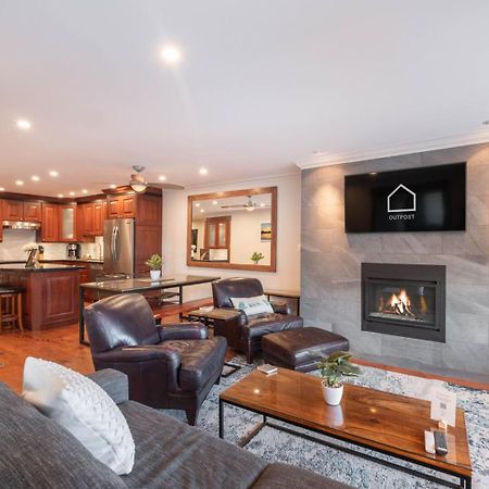 Greyhawk By Outpost Whistler Villa Ngoại thất bức ảnh