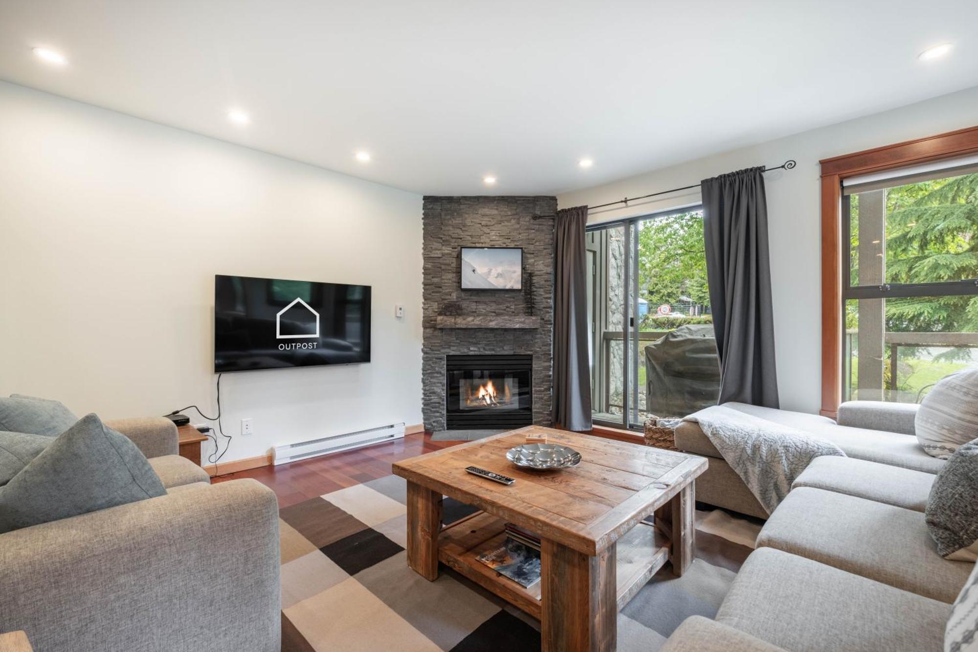 Greyhawk By Outpost Whistler Villa Ngoại thất bức ảnh