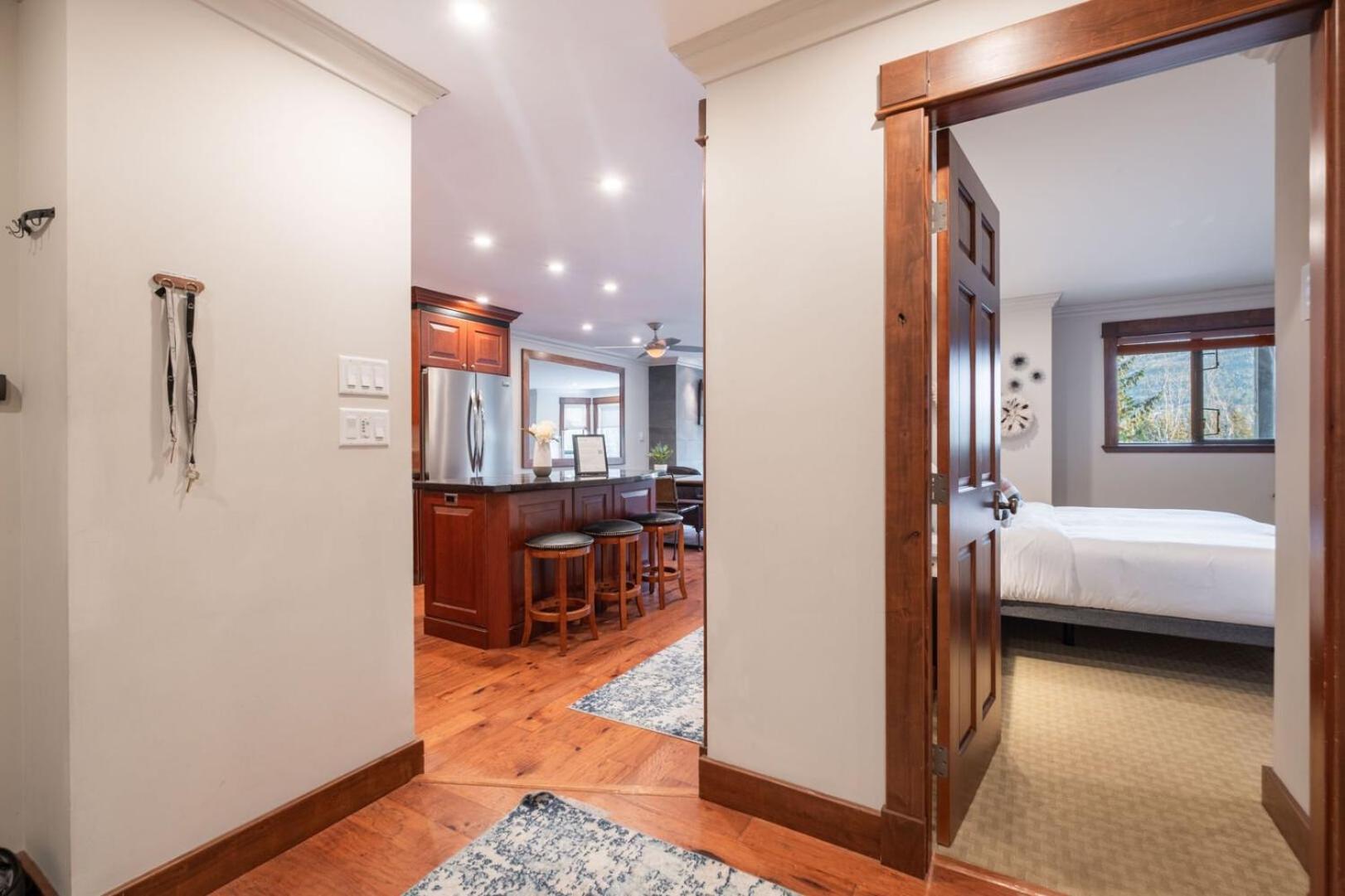 Greyhawk By Outpost Whistler Villa Ngoại thất bức ảnh